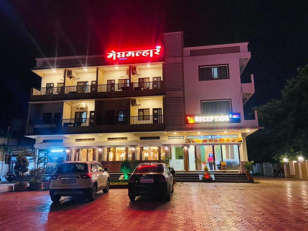 Hotel Meghmalhar Lodging Jejuri Eksteriør bilde